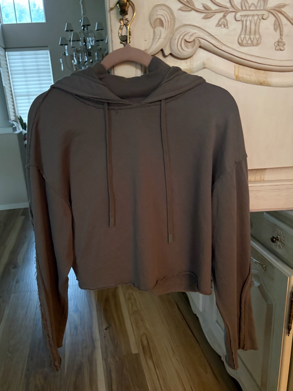 New ALO Cropped Raw Hem Hoodie